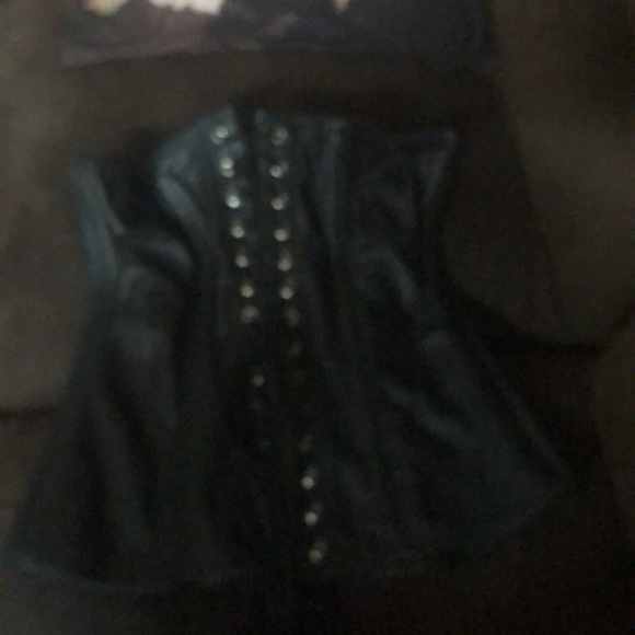 A custome made real bowing black and silver leather corset - Picture 2 of 2